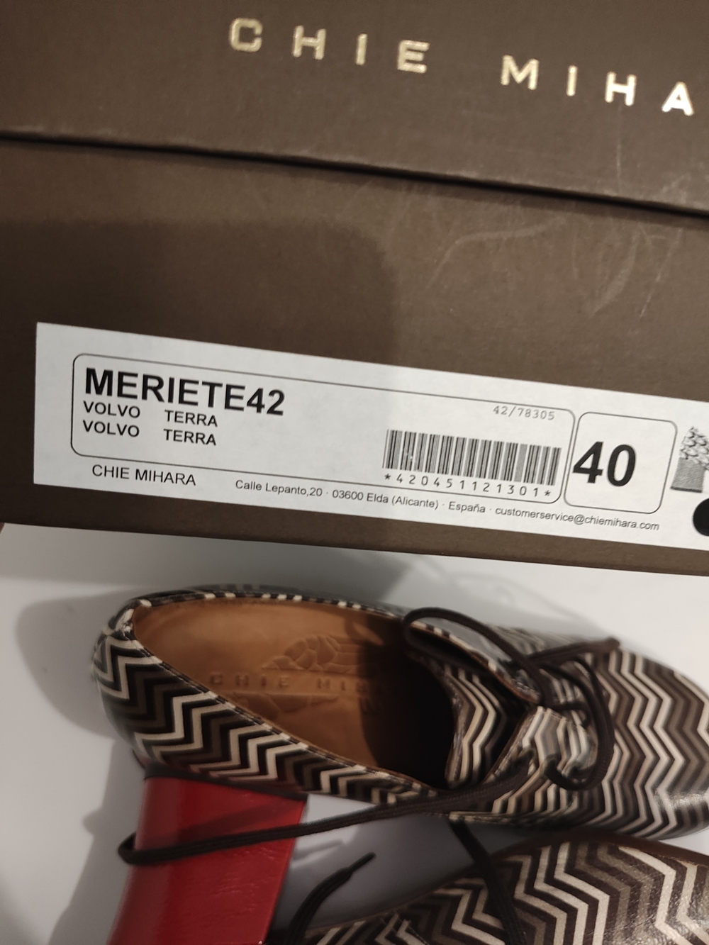 Chie Mihara Chevron Lace-Up Oxfords in Brown and Cream - Picture 10 of 16